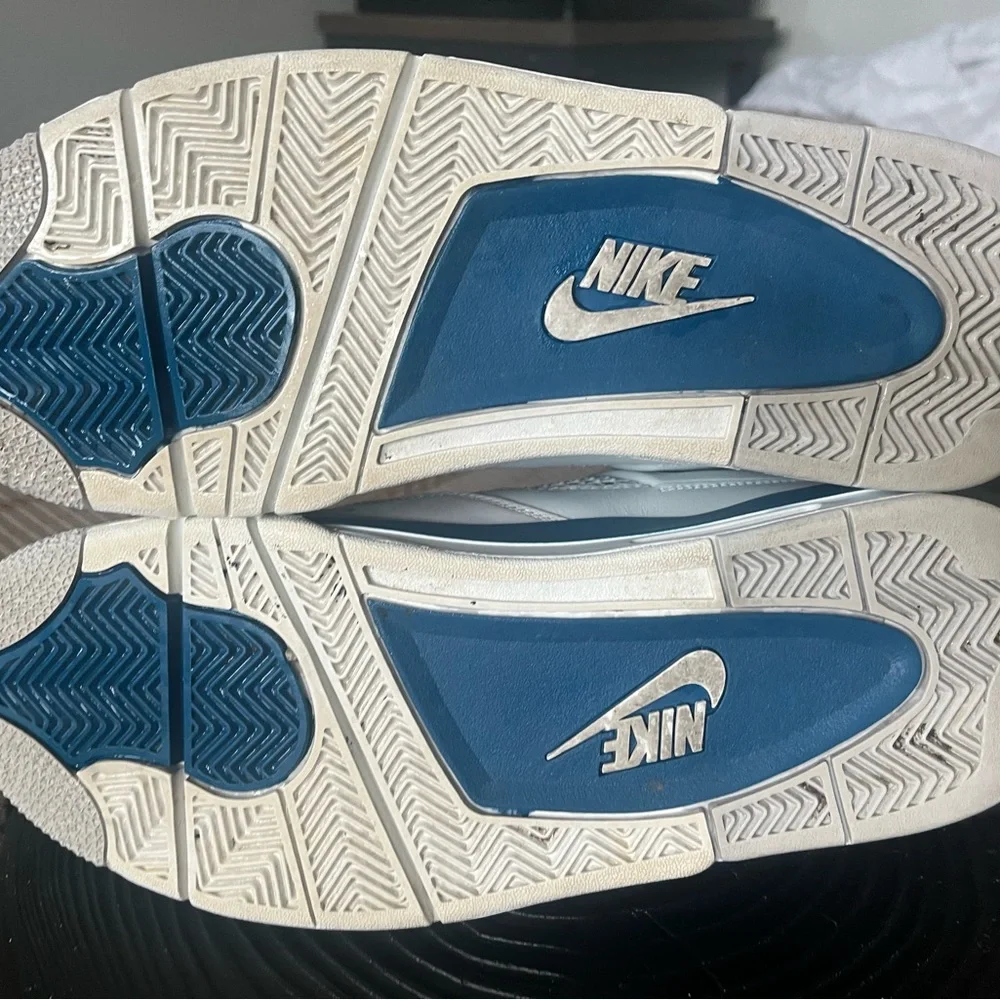 Nike Air Jordan 4 - Picture 4 of 4